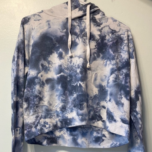 Blue and white tie dye cropped sweatshirt - Picture 1 of 4